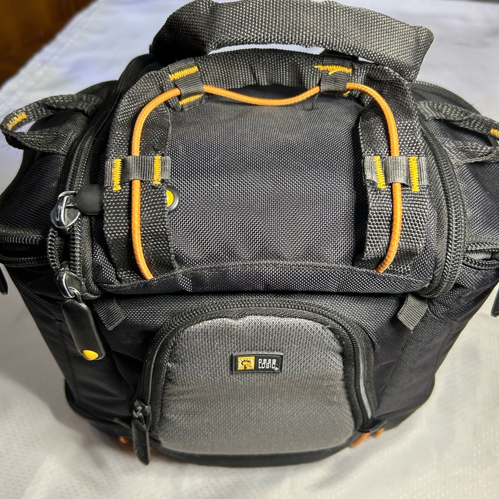 Case Logic DSLR Camera Case Semi Hard Protective Bag Lots of Pockets Sling